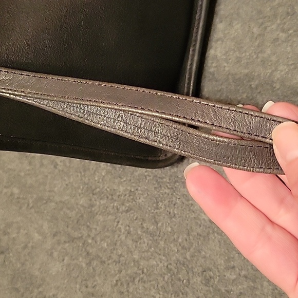 Coach vintage black soft leather bag w/wrist strap, original Coach hangtag - Picture 3 of 8